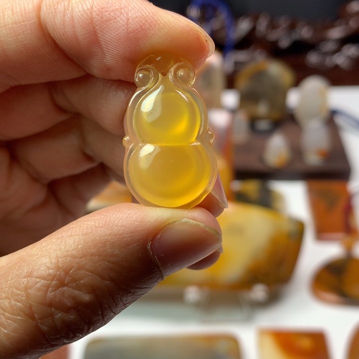 石英质玉（黄龙玉）颈饰未镶嵌