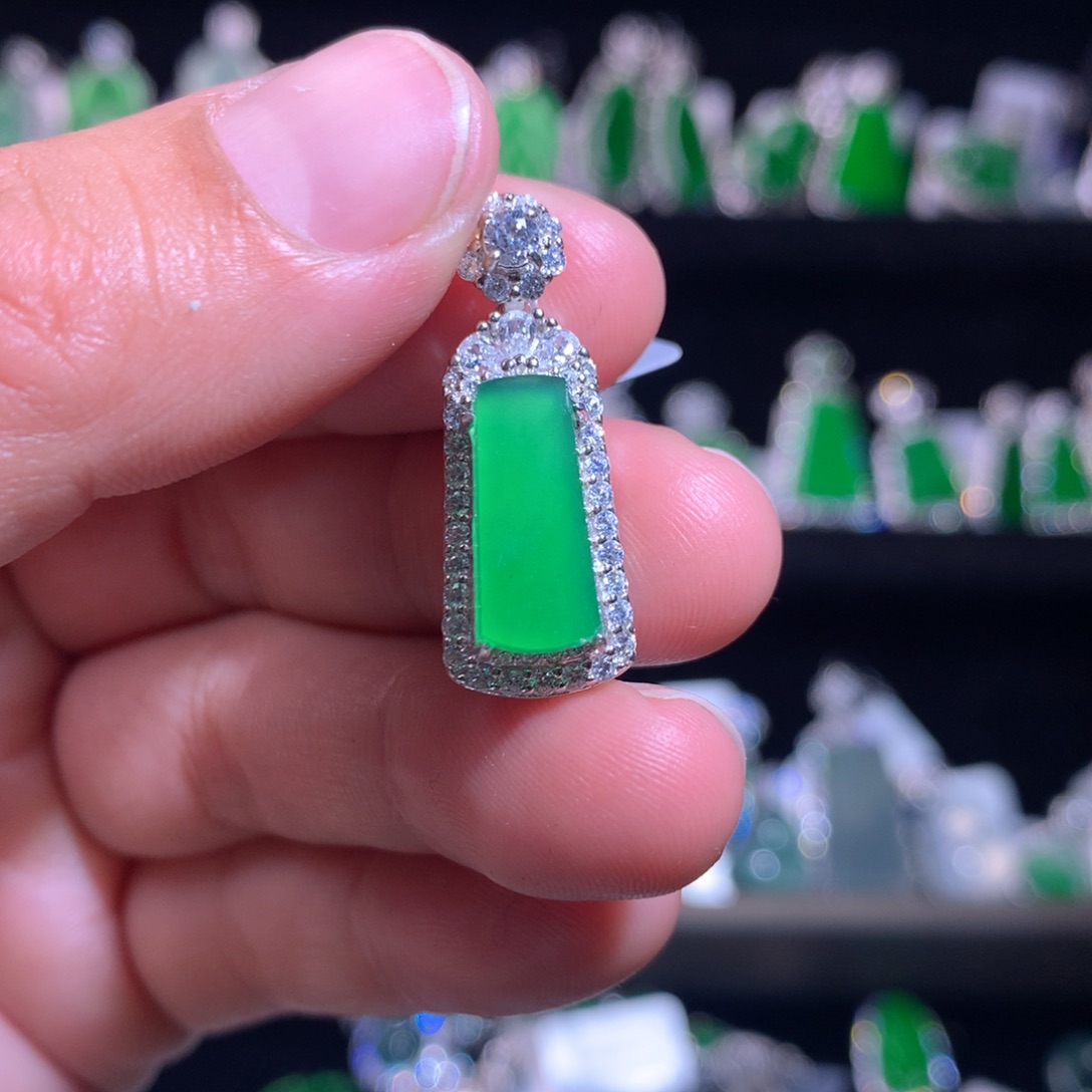 【闪购商品】颈饰银S925镶嵌翡翠天然翡翠