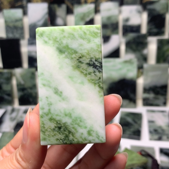 独山玉颈饰未镶嵌