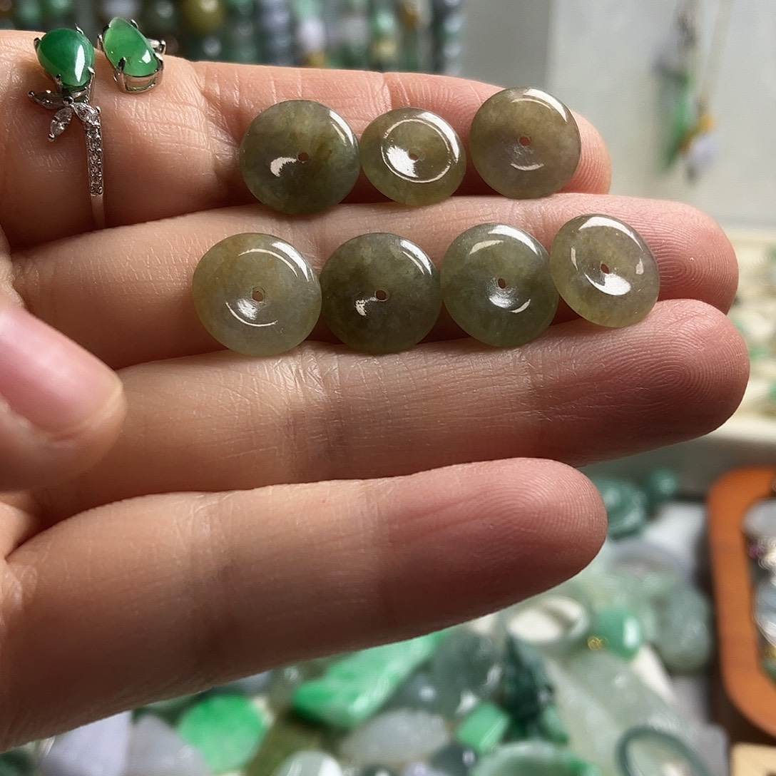 翡翠未镶嵌颈饰06一手