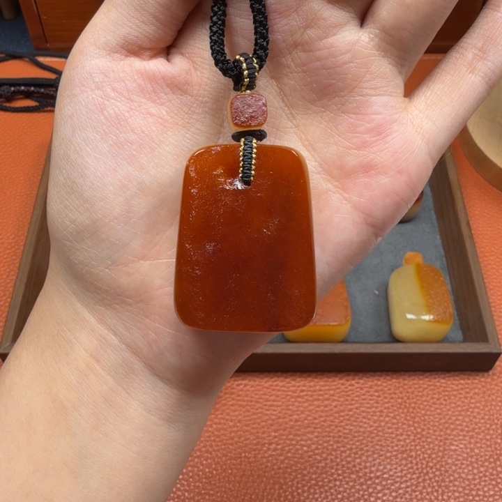 蜜蜡未镶嵌吊坠(赠链)