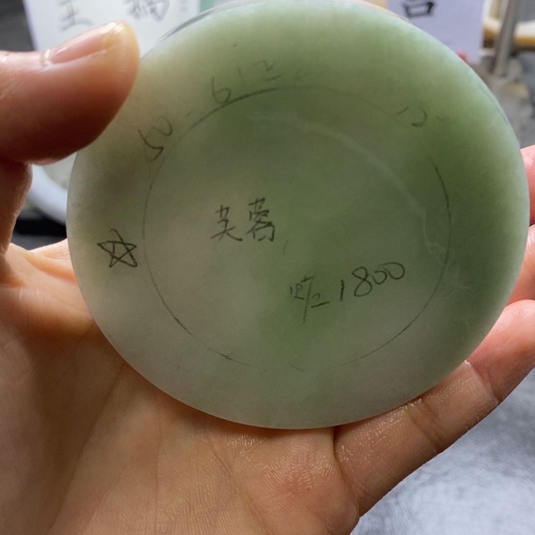 定制翡翠未镶嵌翡翠手镯