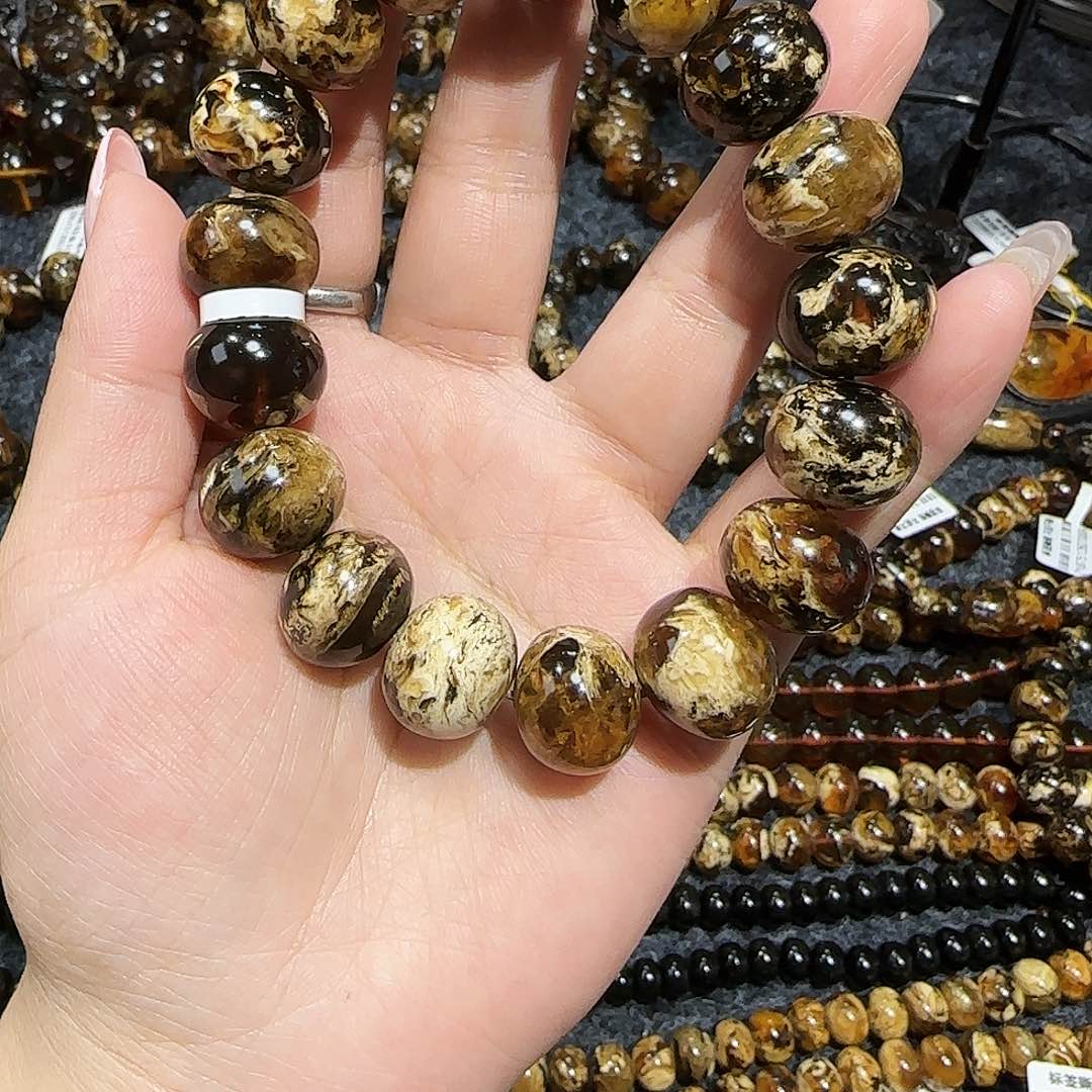 琥珀戒指未镶嵌博**姐抚顺琥珀