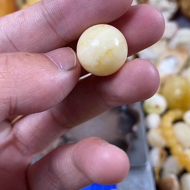 琥珀裸石未镶嵌我