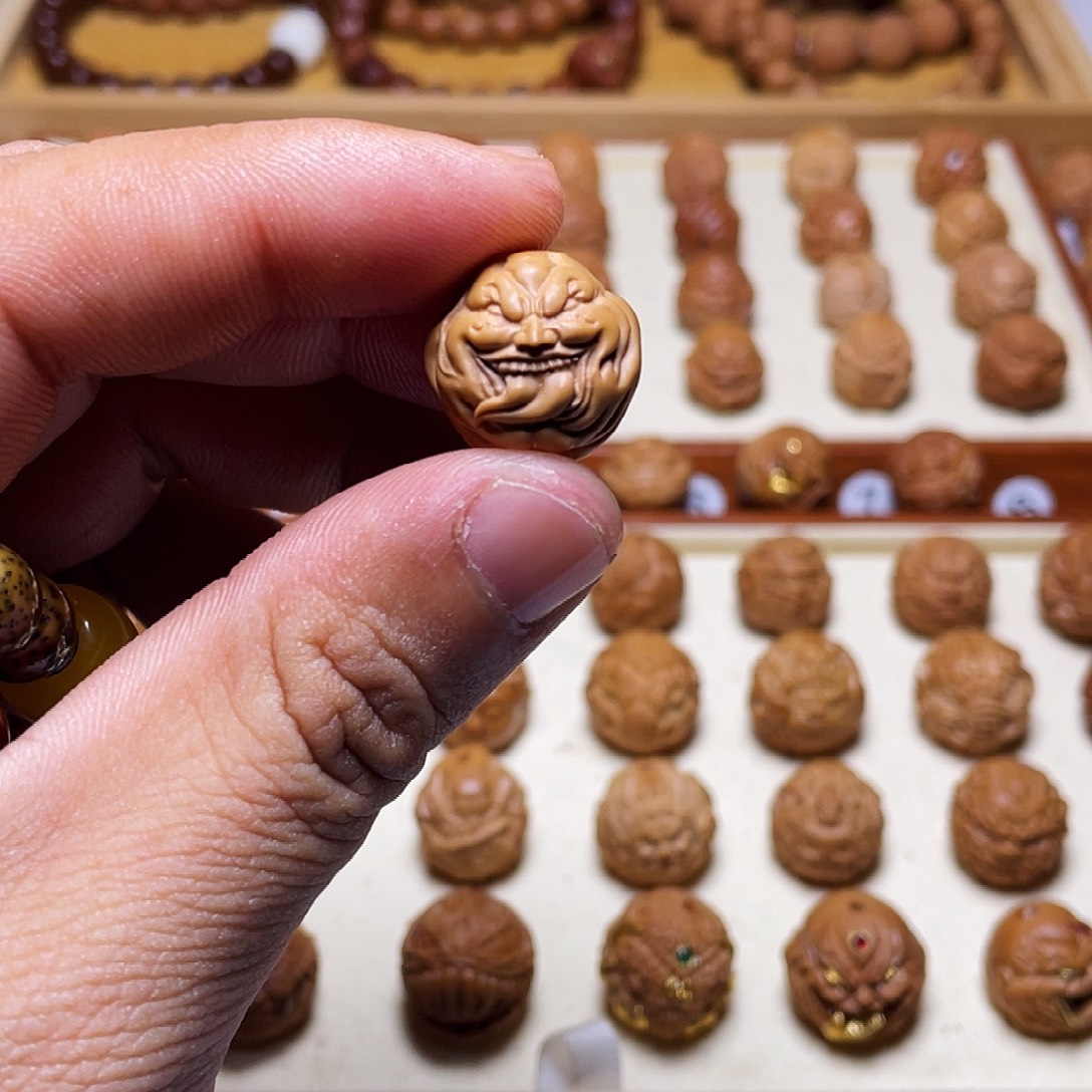 派***星猴头核桃吊坠18左右猴头核桃雕刻