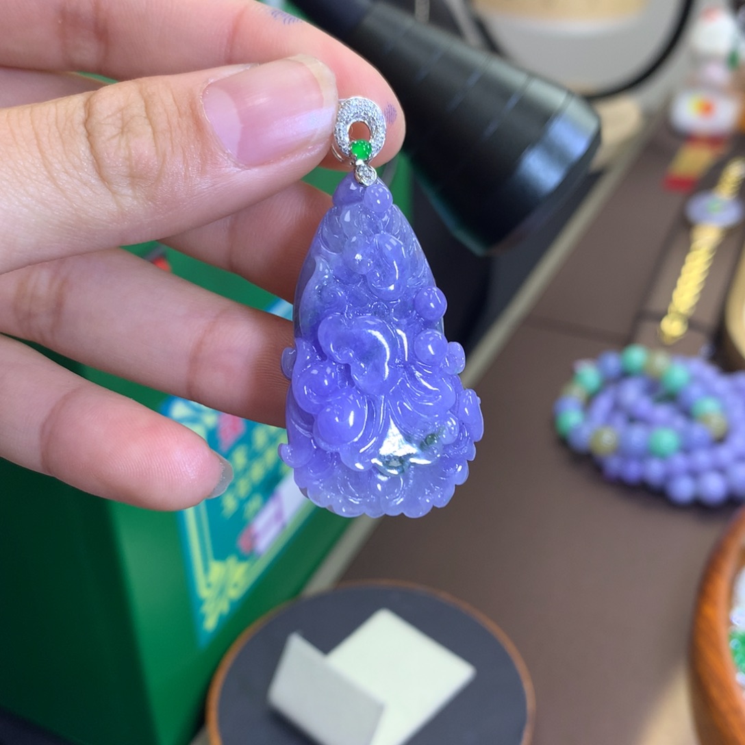 翡翠颈饰18K金镶嵌翡翠