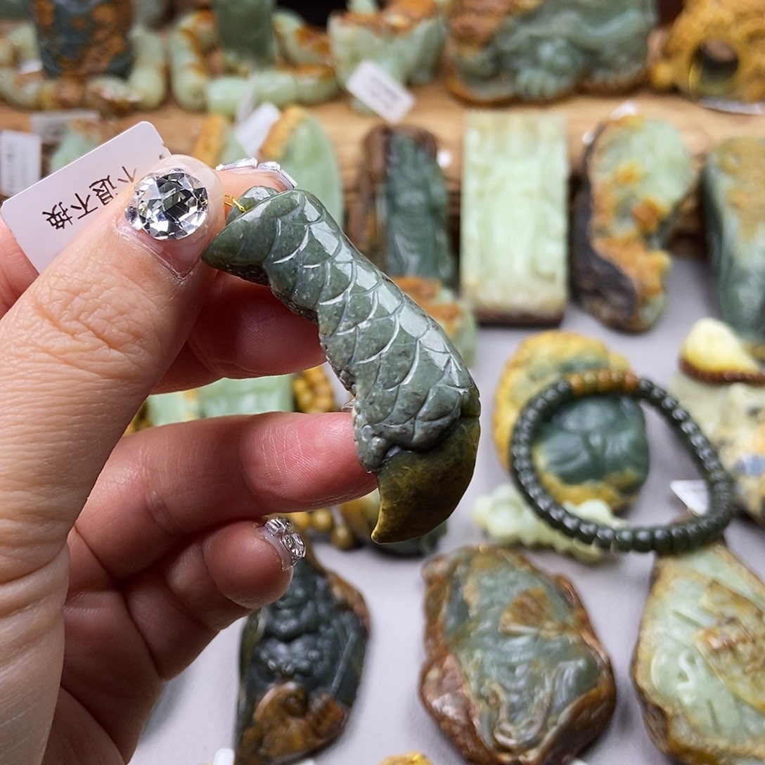 岫岩河磨玉（透闪石质玉）挂坠未镶嵌