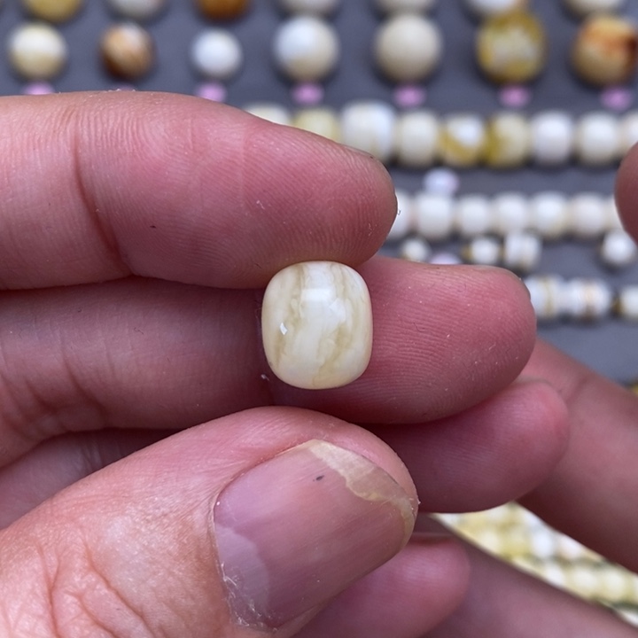 蜜蜡裸石未镶嵌我***住