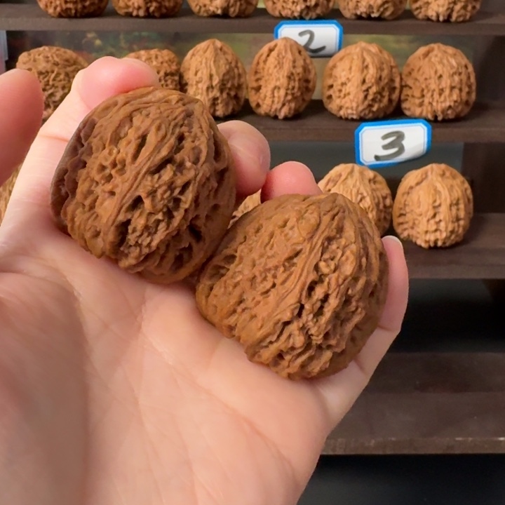 鹏***哥吊坠文玩核桃37老红皮