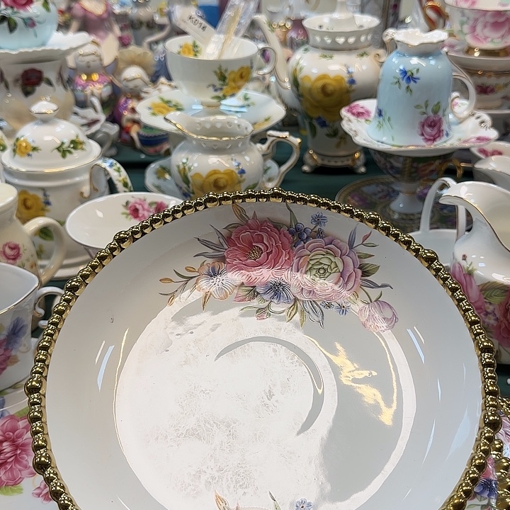 鹿与海陶瓷有限公司