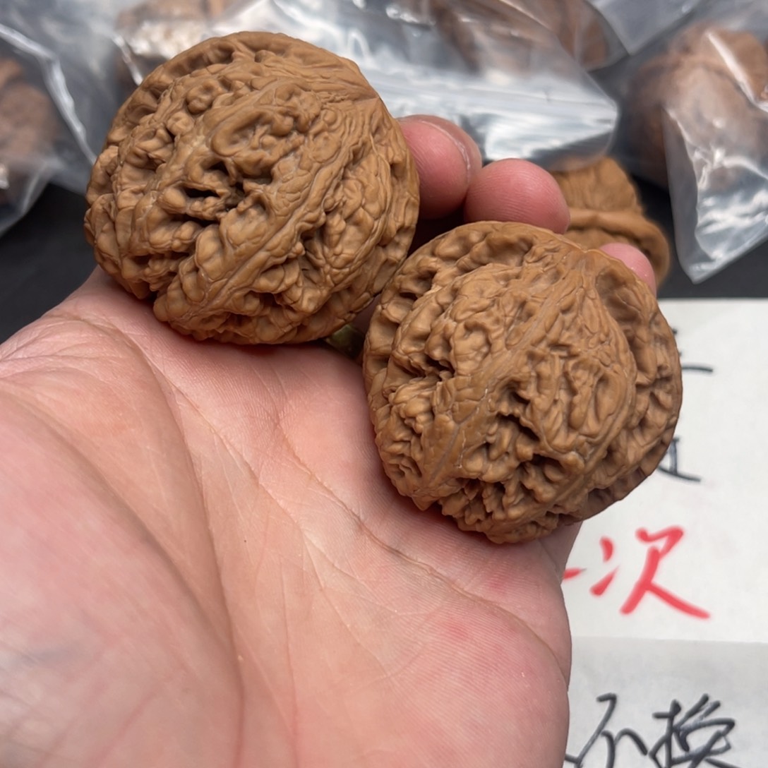 文玩核桃吊坠大粗筋。