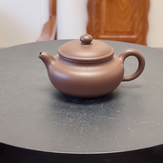 紫砂茶壶黄龙山原矿底槽清半手工（140 cc）