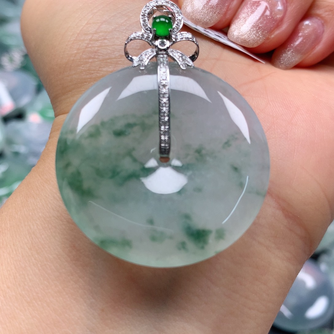 翡翠颈饰18K金镶嵌天然翡翠