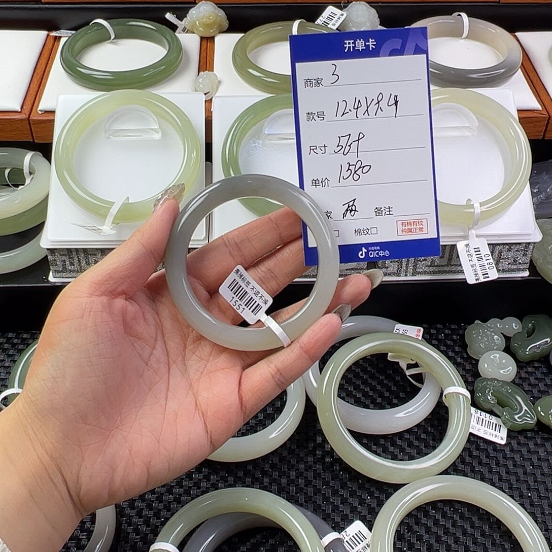 和田玉未镶嵌手镯两***?