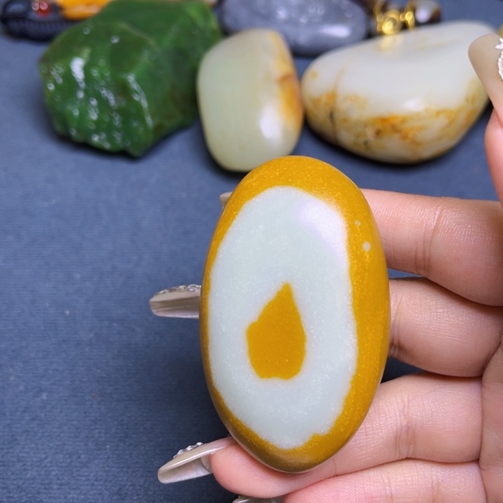 和田玉未镶嵌珠宝奇石