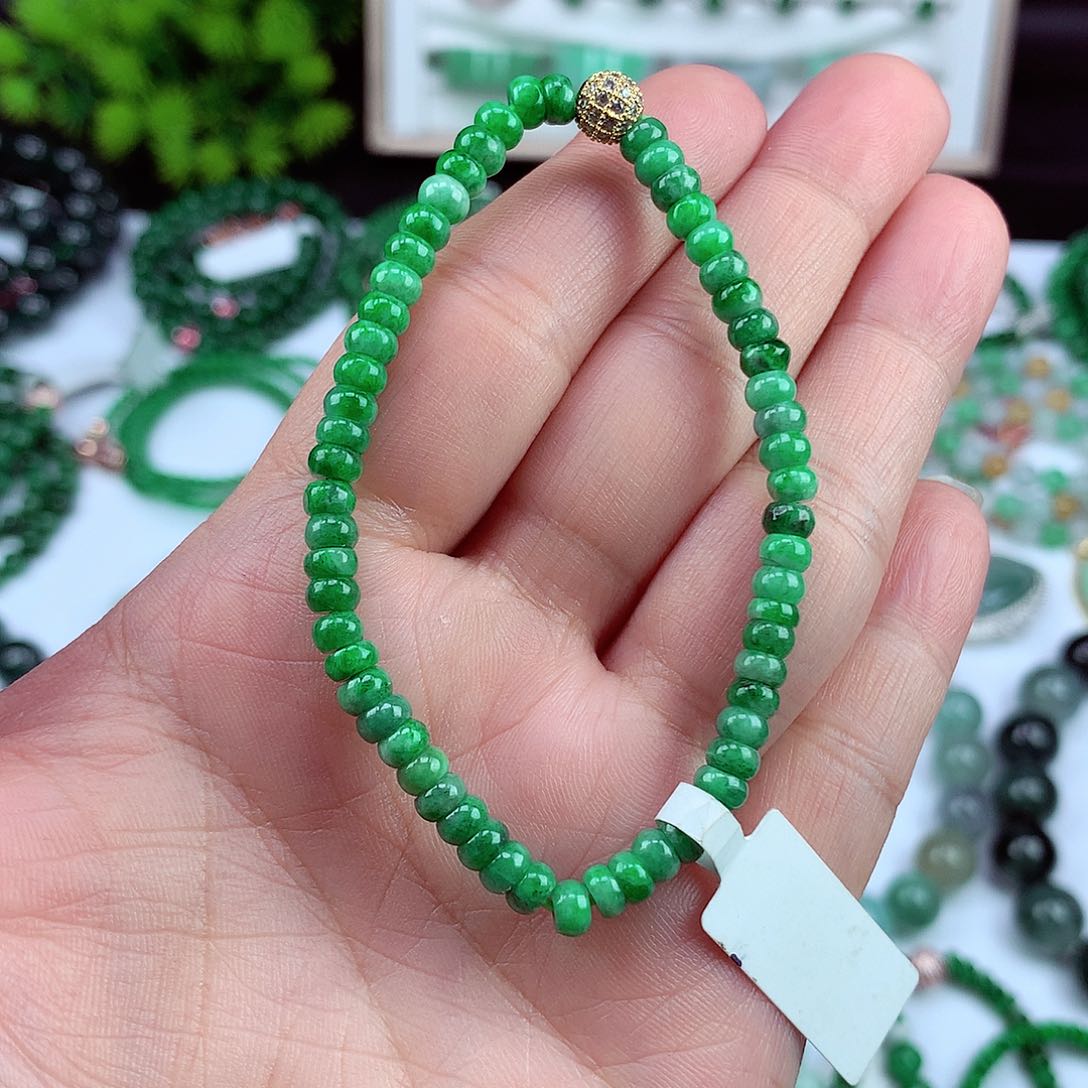 翡翠颈饰未镶嵌手串