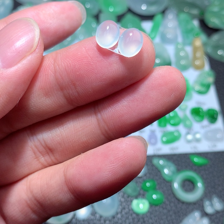 翡翠颈饰未镶嵌蛋面