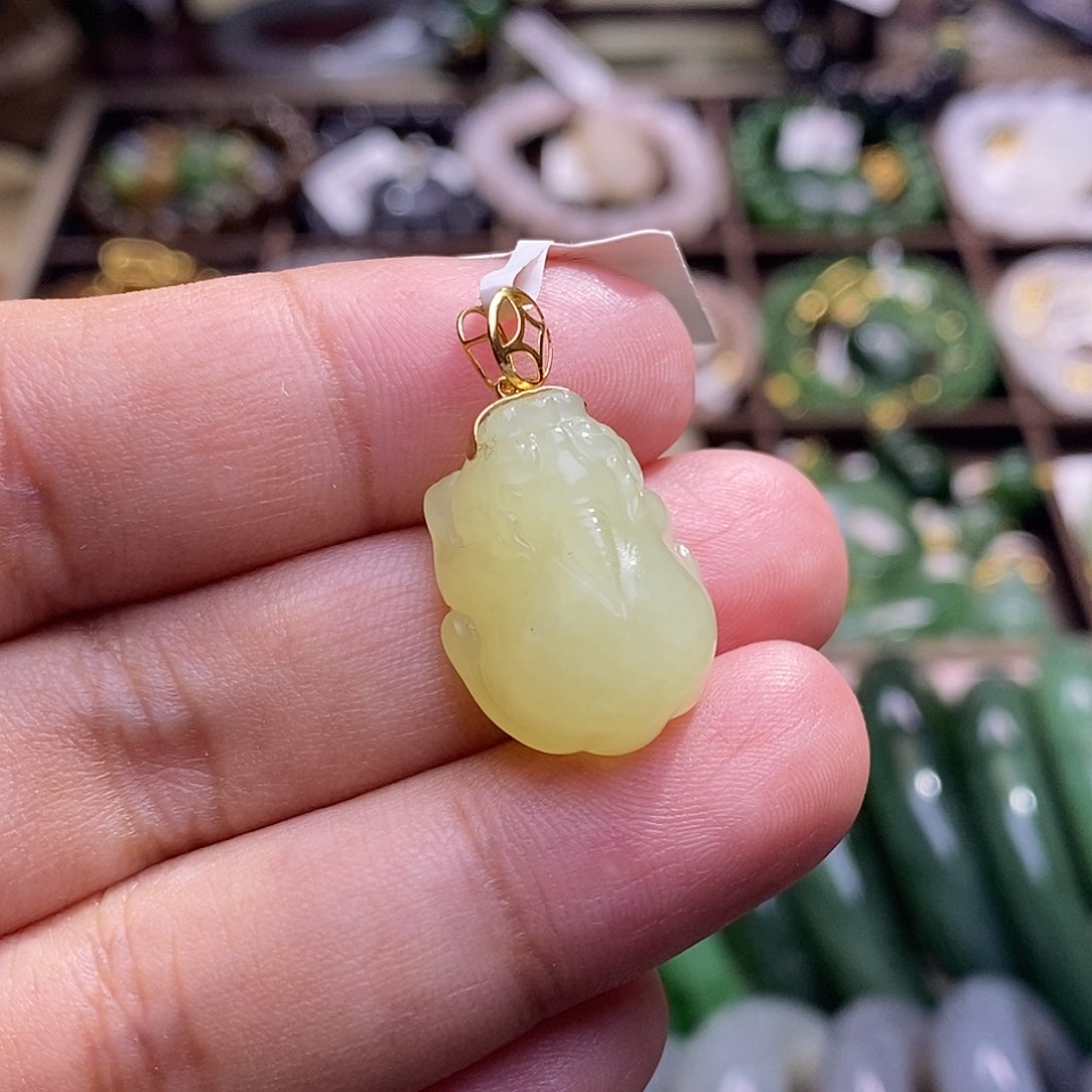 颈饰未镶嵌和田玉精品新疆若羌黄口鸡油黄金镶貔貅吊坠