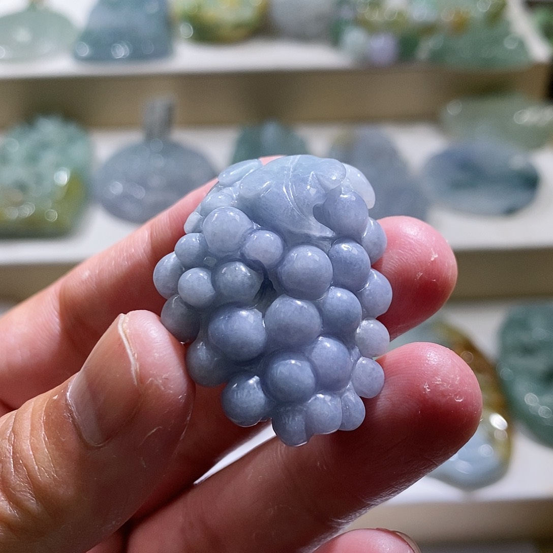 【闪购商品】翡翠颈饰未镶嵌葡萄