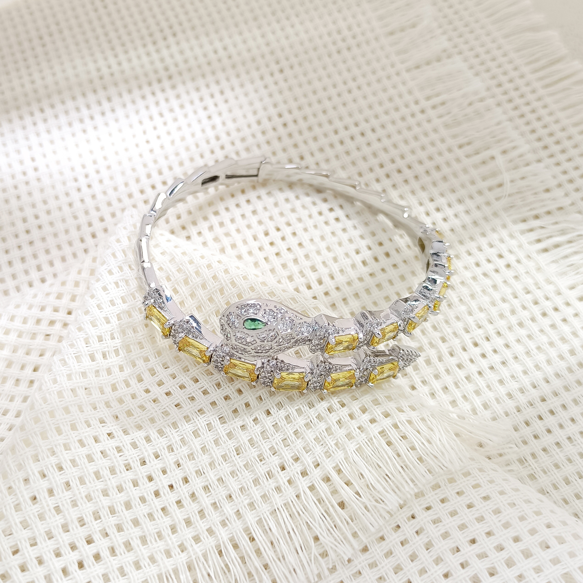 铜合金合成锆石手镯 VWLX-009220 手镯小众百搭时尚轻奢气质