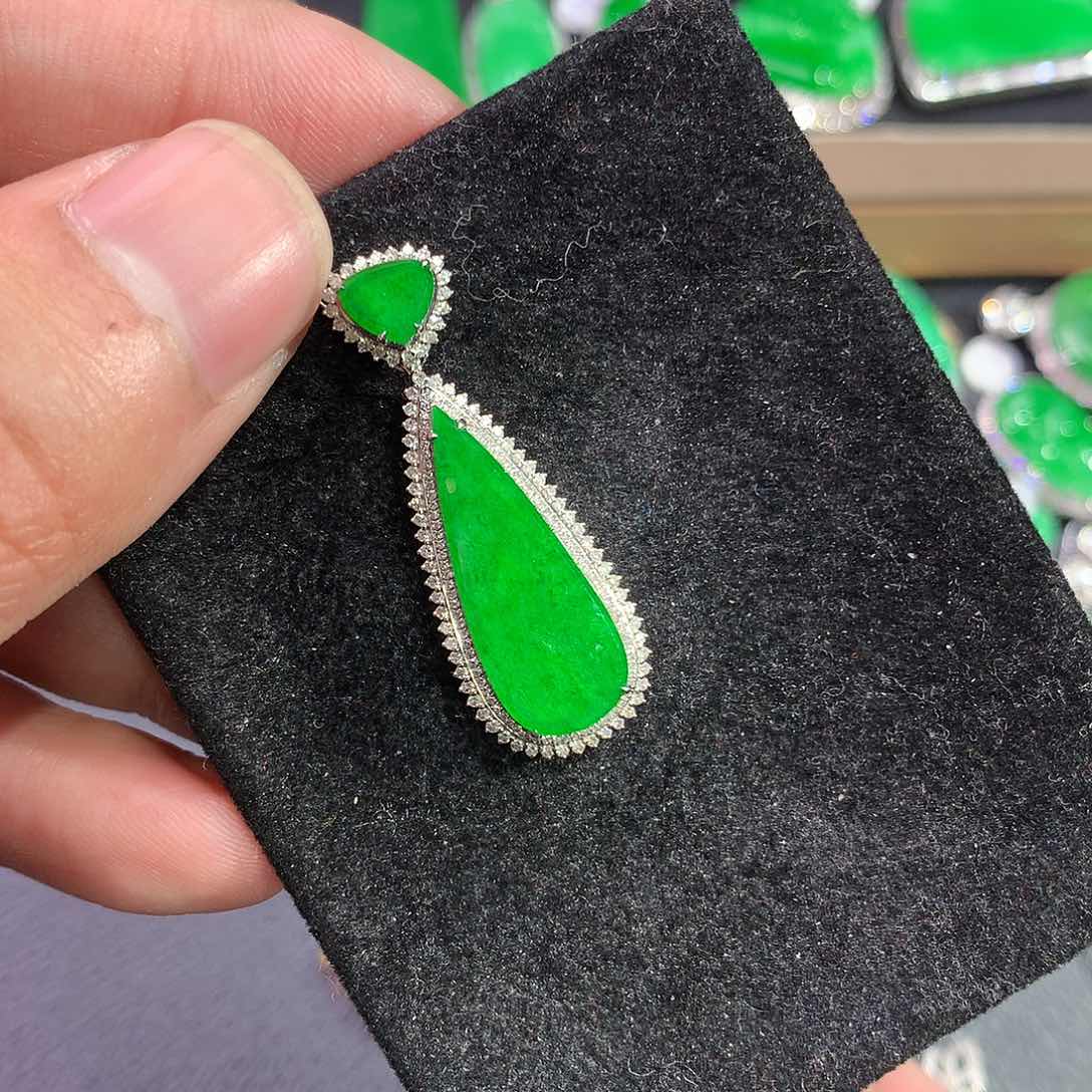 翡翠吊坠(赠链)18K金镶嵌