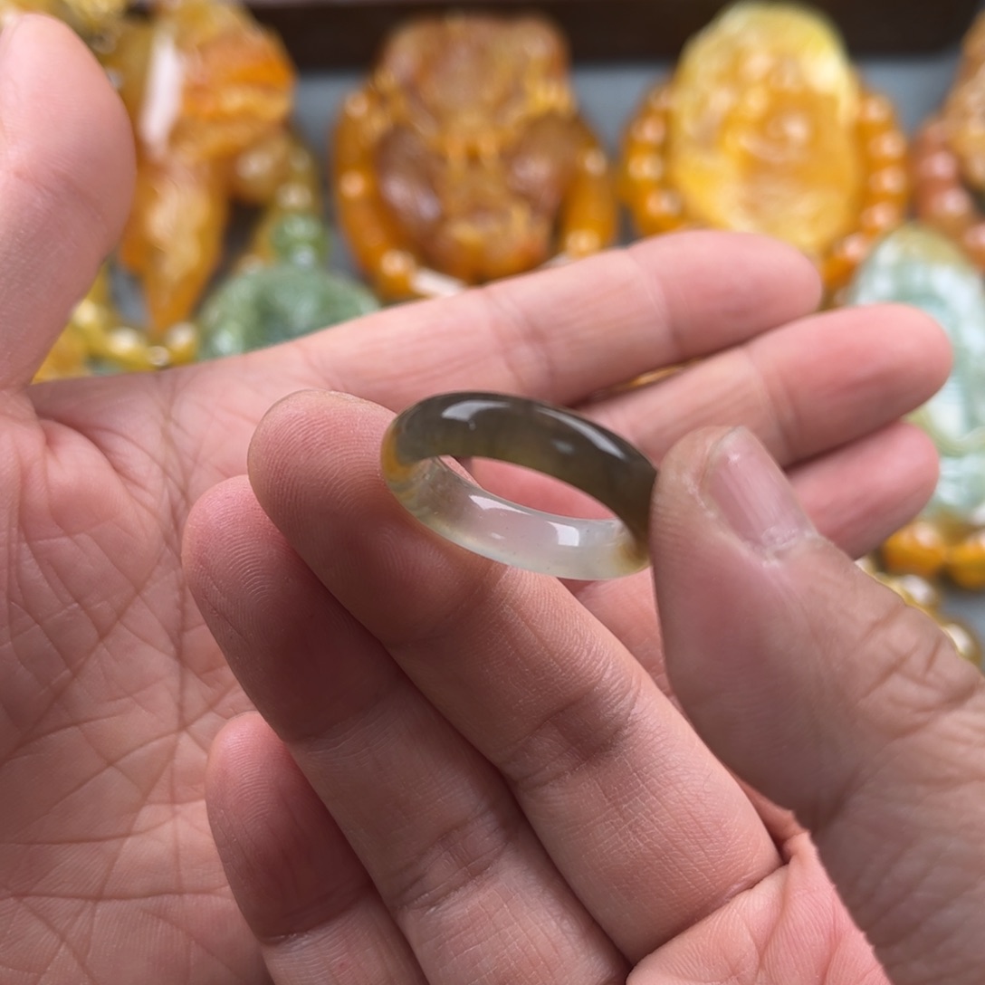 蛇纹石玉指环未镶嵌