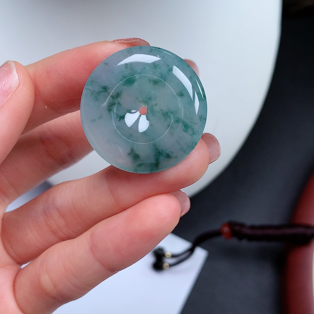 翡翠颈饰未镶嵌平安扣