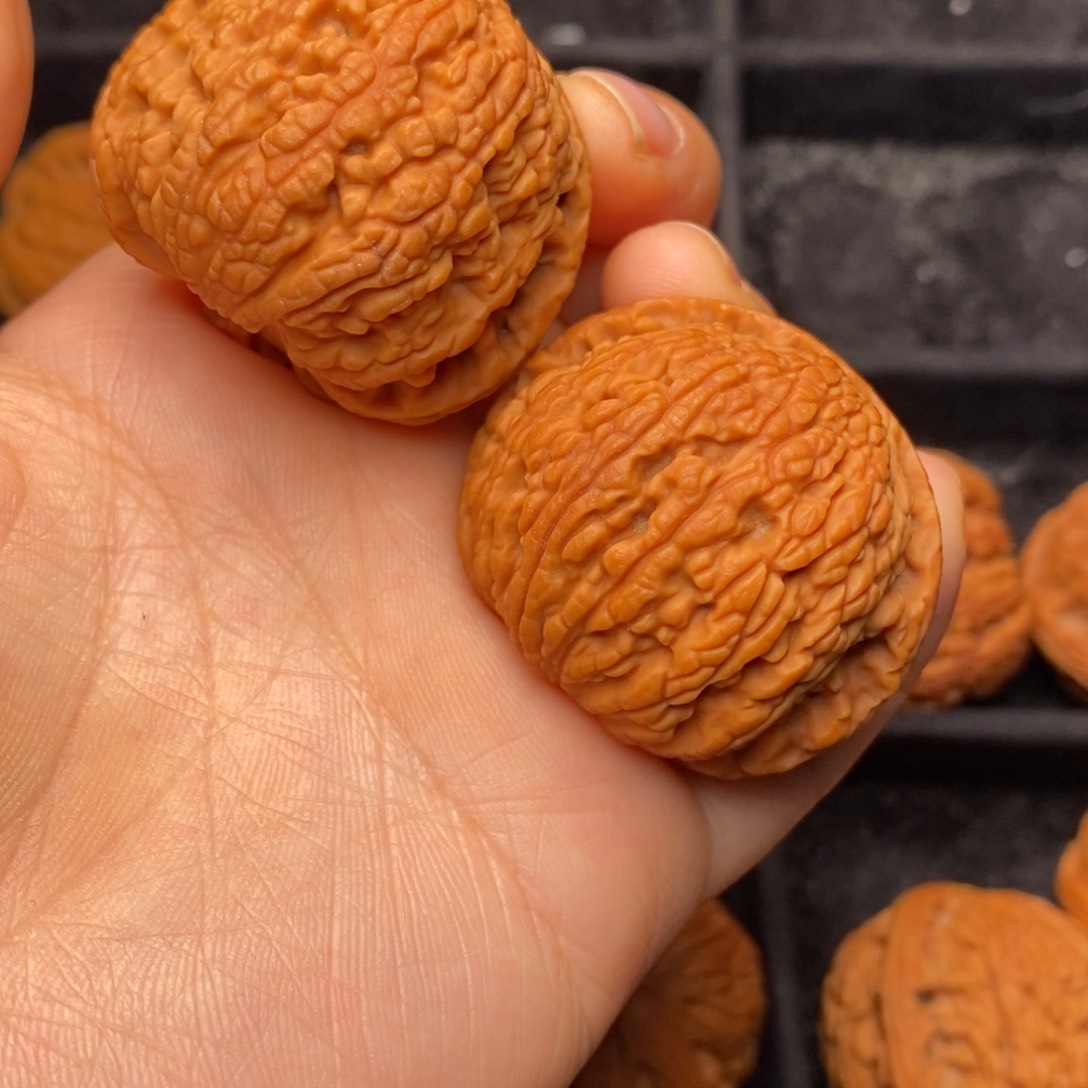 文玩核桃吊坠秦岭野生核桃