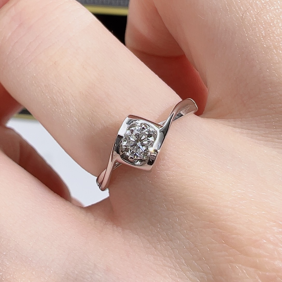 天然钻石戒指/指环18K金镶嵌W19010001