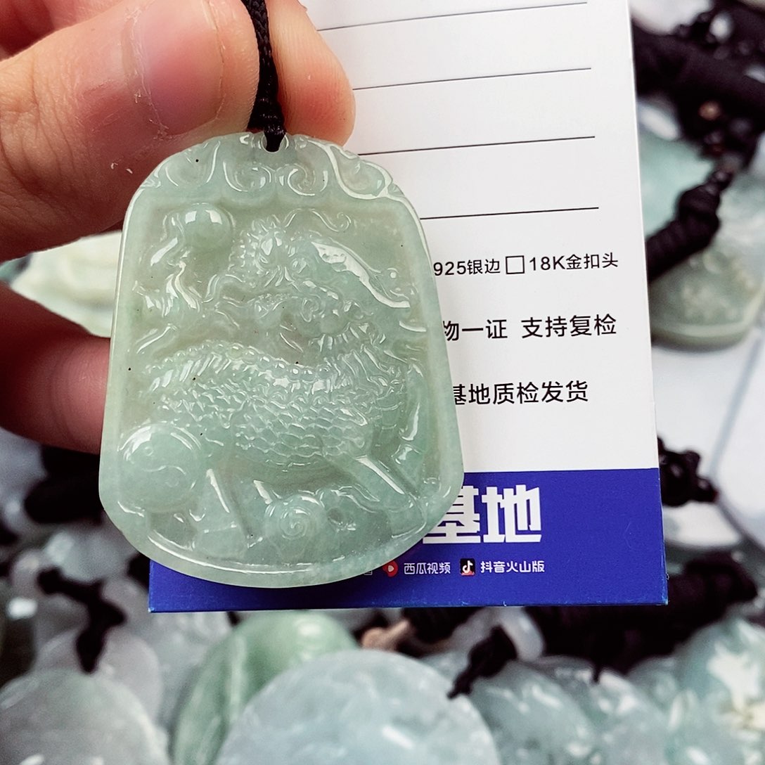 翡翠颈饰未镶嵌翡翠