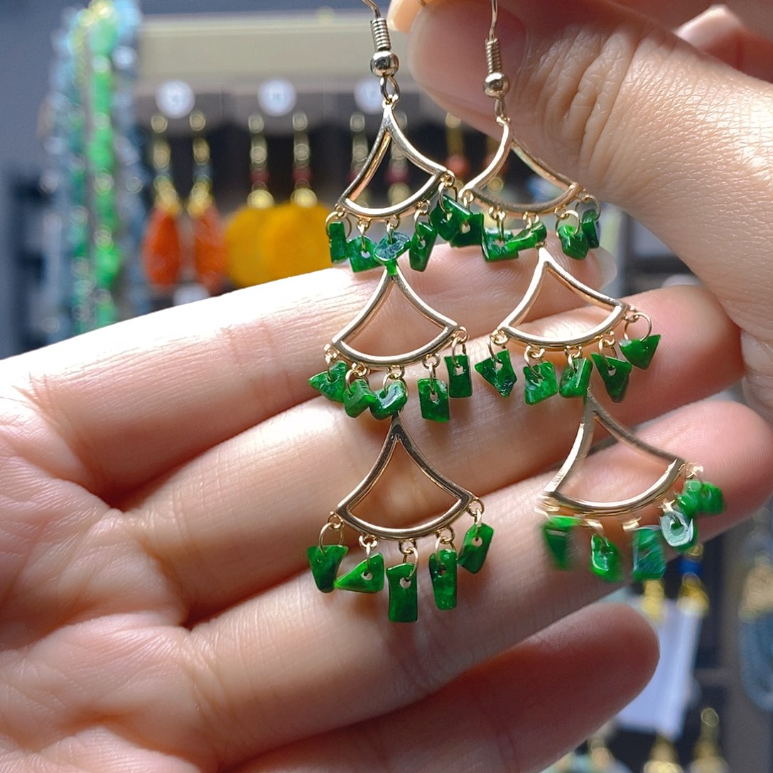 未镶嵌翡翠耳饰翡翠