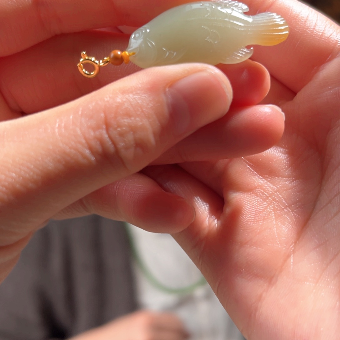 吊坠(不含链)未镶嵌和田玉新疆若羌带糖鱼255