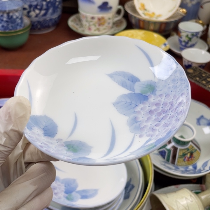 他家瓷器真美…开播了