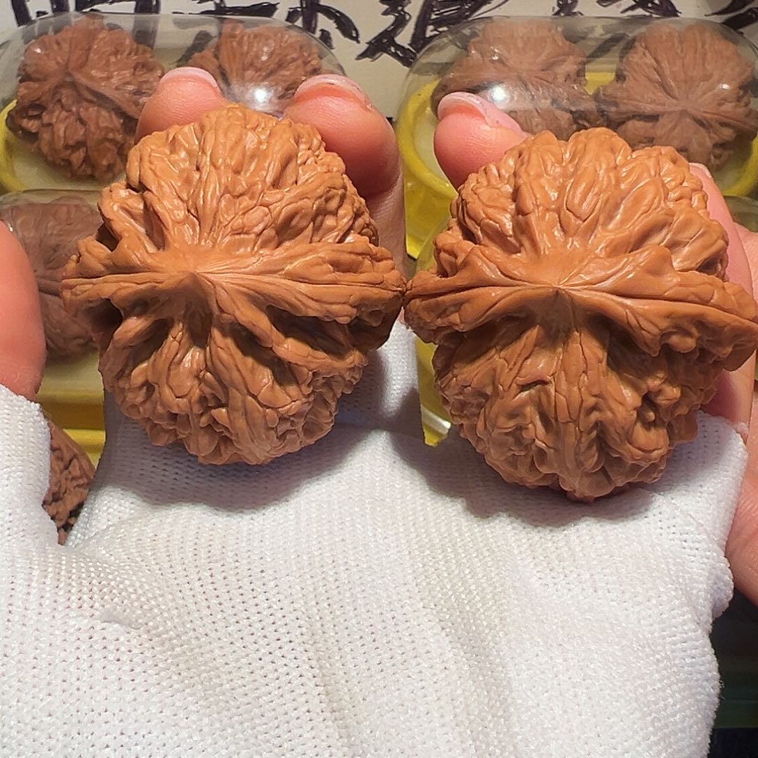 吊坠文玩核桃47微修尖红锦鲤