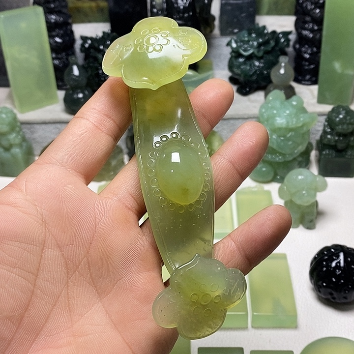 岫玉手把件未镶嵌