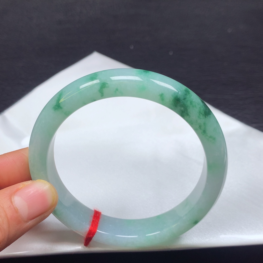 翡翠手镯未镶嵌59圈