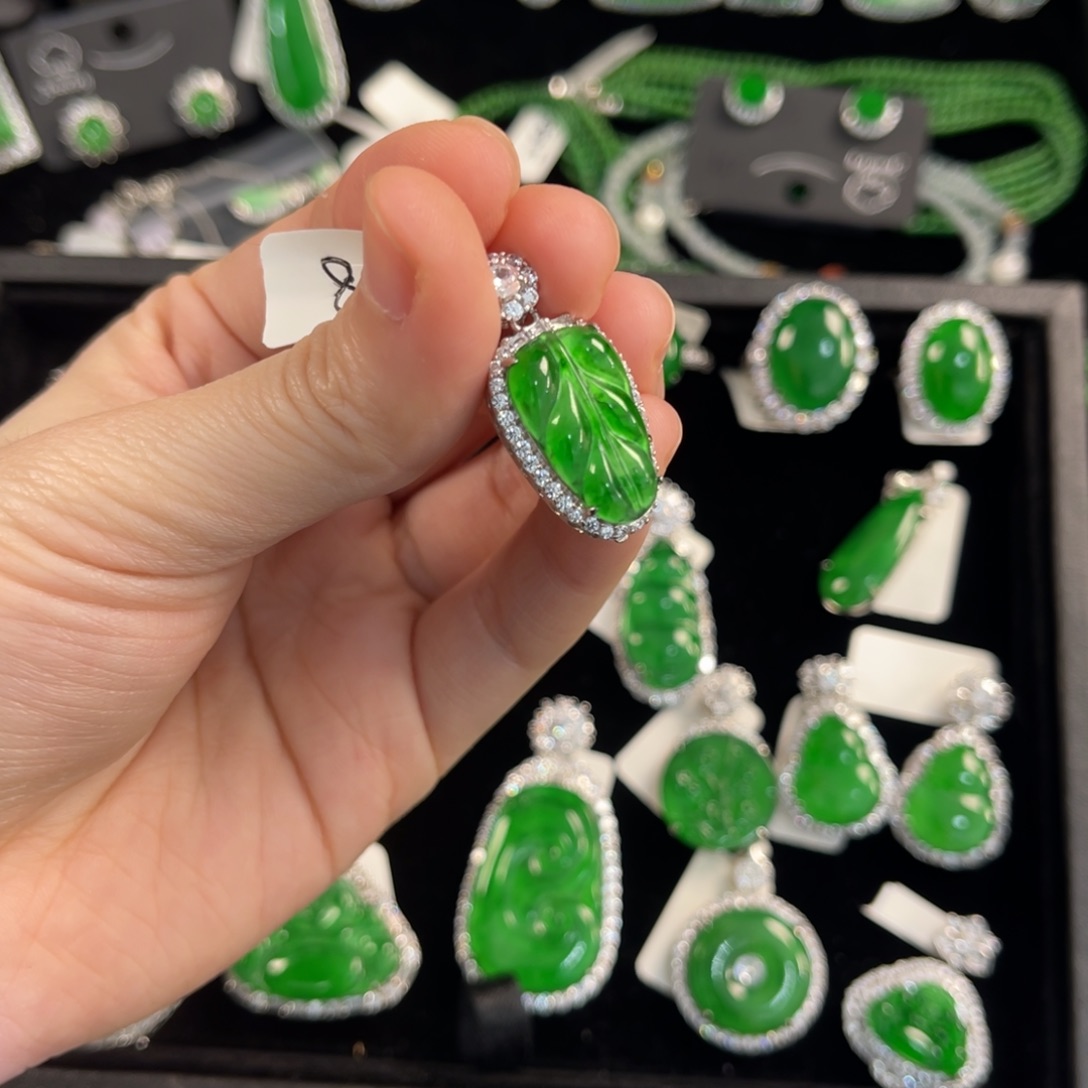 翡翠银S925镶嵌戒指叶子吊坠