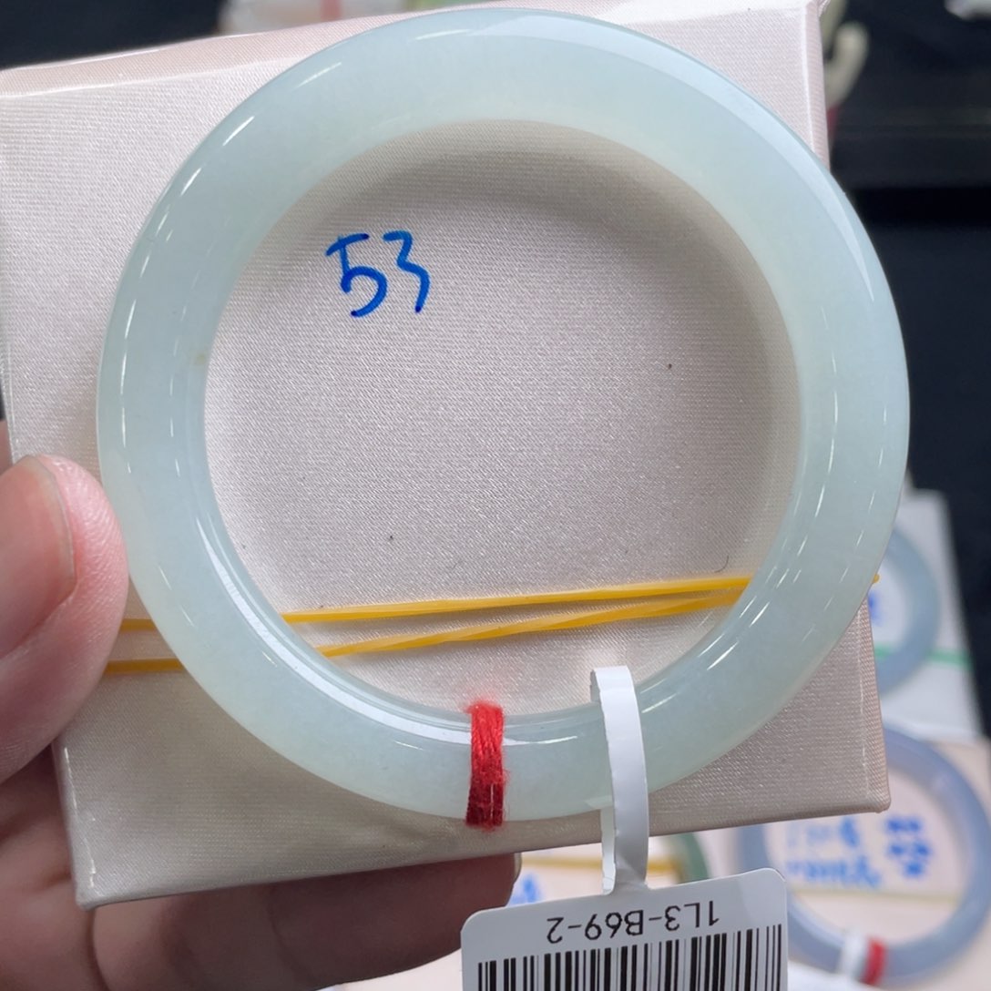 翡翠手镯未镶嵌翡翠手镯