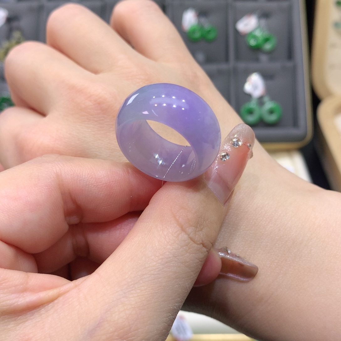 翡翠戒指未镶嵌翡翠