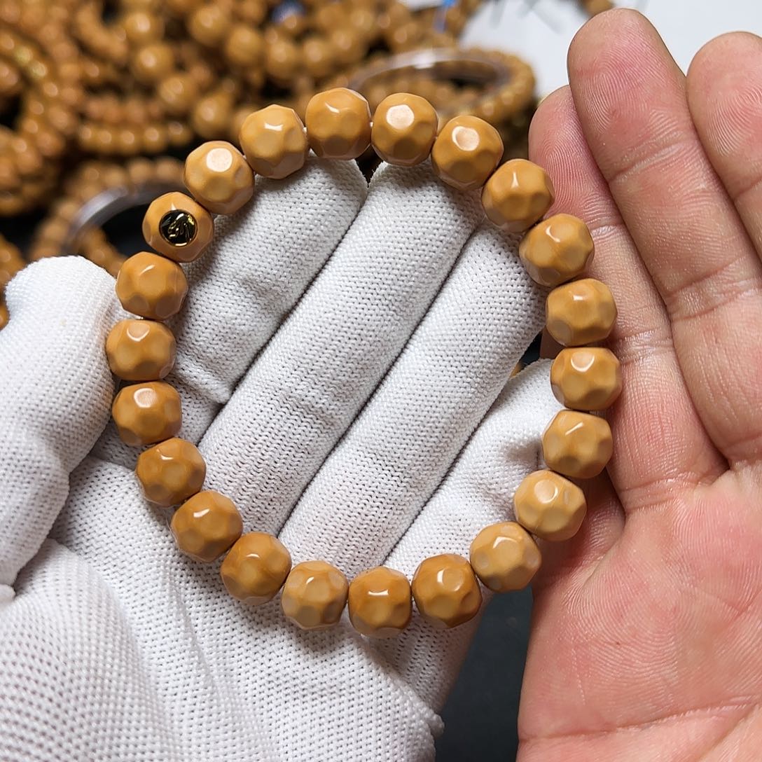 猴头核桃手串金标奶酪10-11左右29号