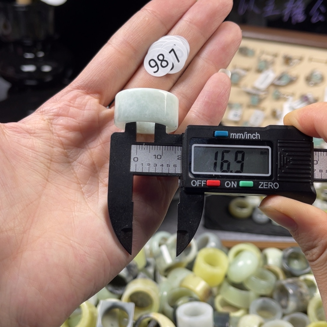 蛇纹石玉未镶嵌戒指