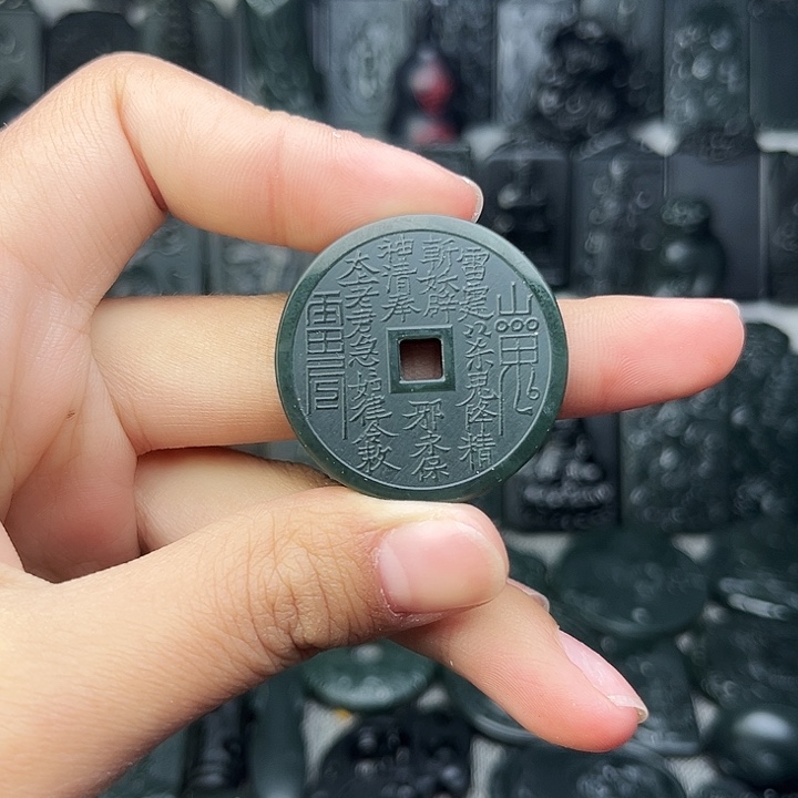 和田玉（青玉）颈饰未镶嵌一****)