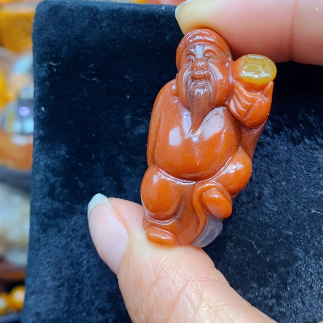 未镶嵌石英质玉（黄龙玉）颈饰