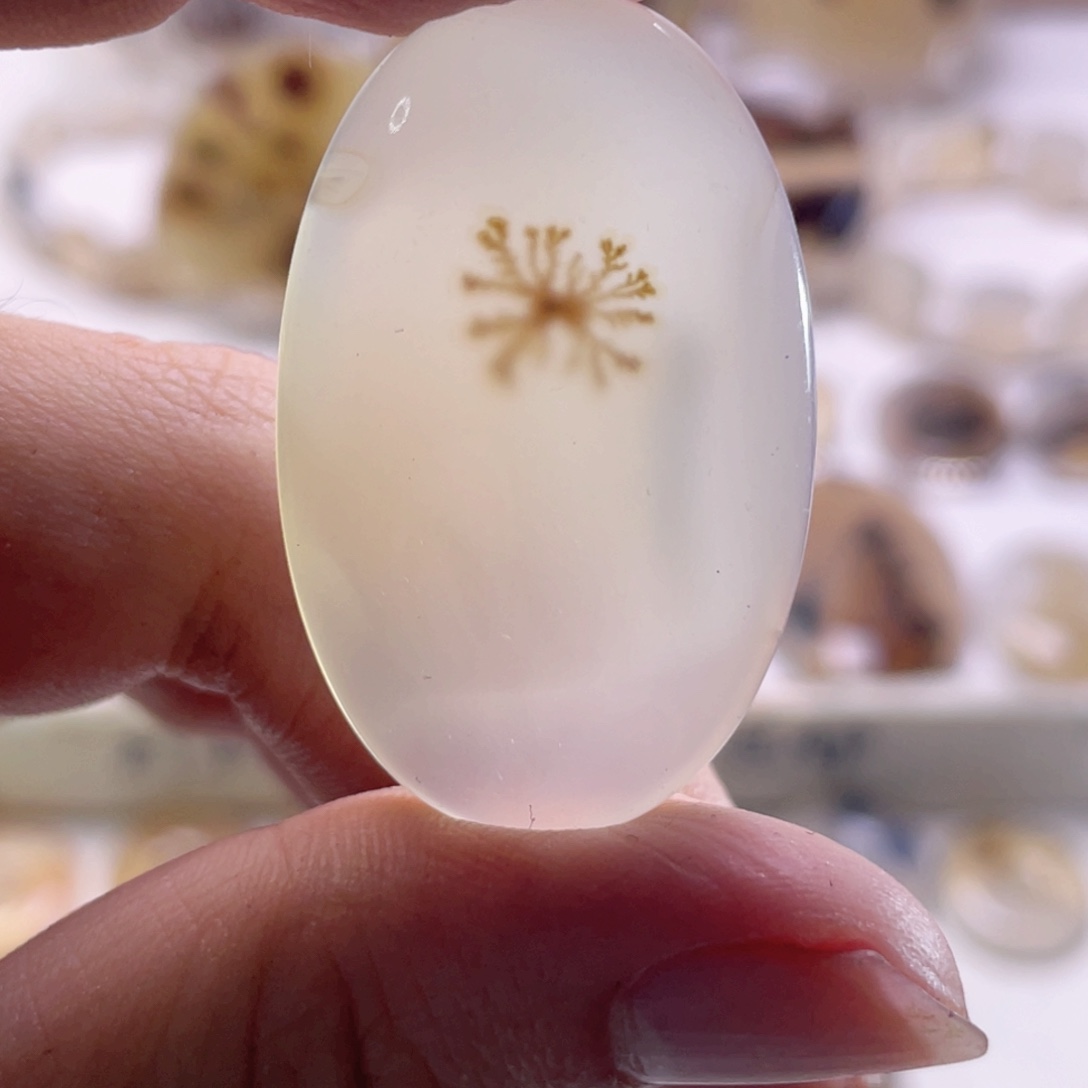 玛瑙/玉髓未镶嵌珠宝奇石