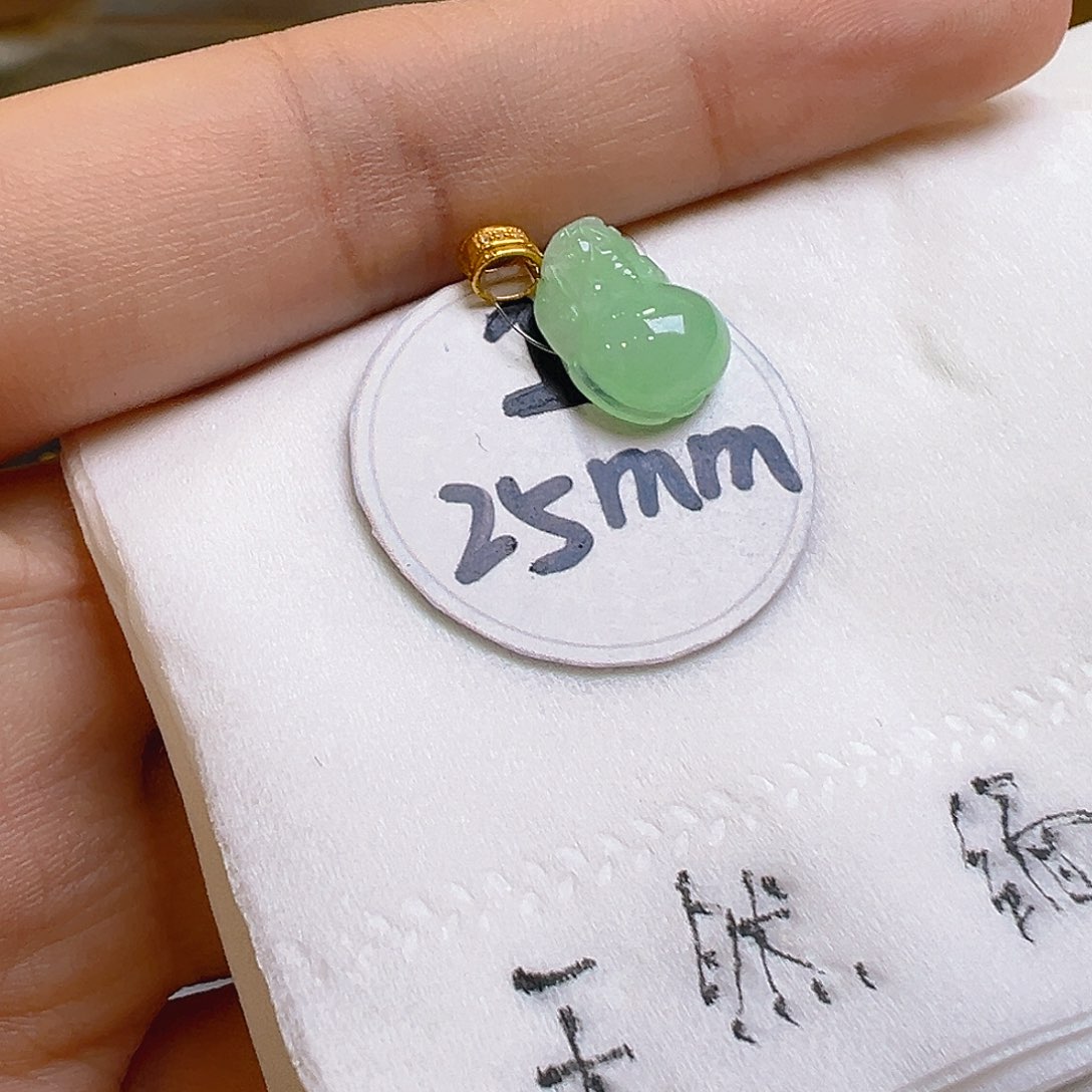 翡翠颈饰18K金镶嵌翡翠