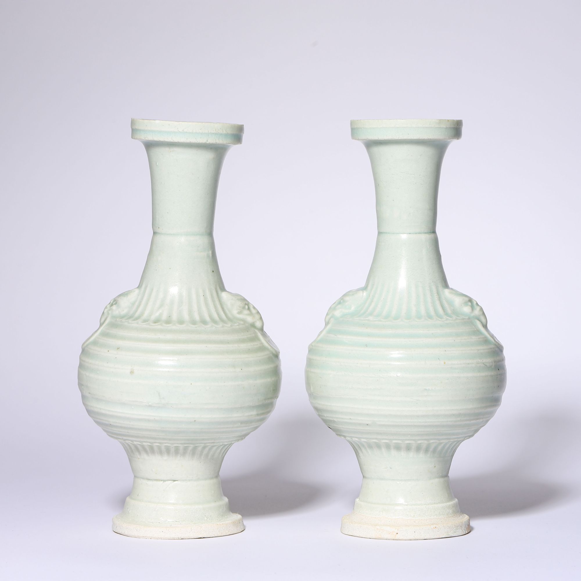 Lot16 青白釉辅首弦纹瓶一对