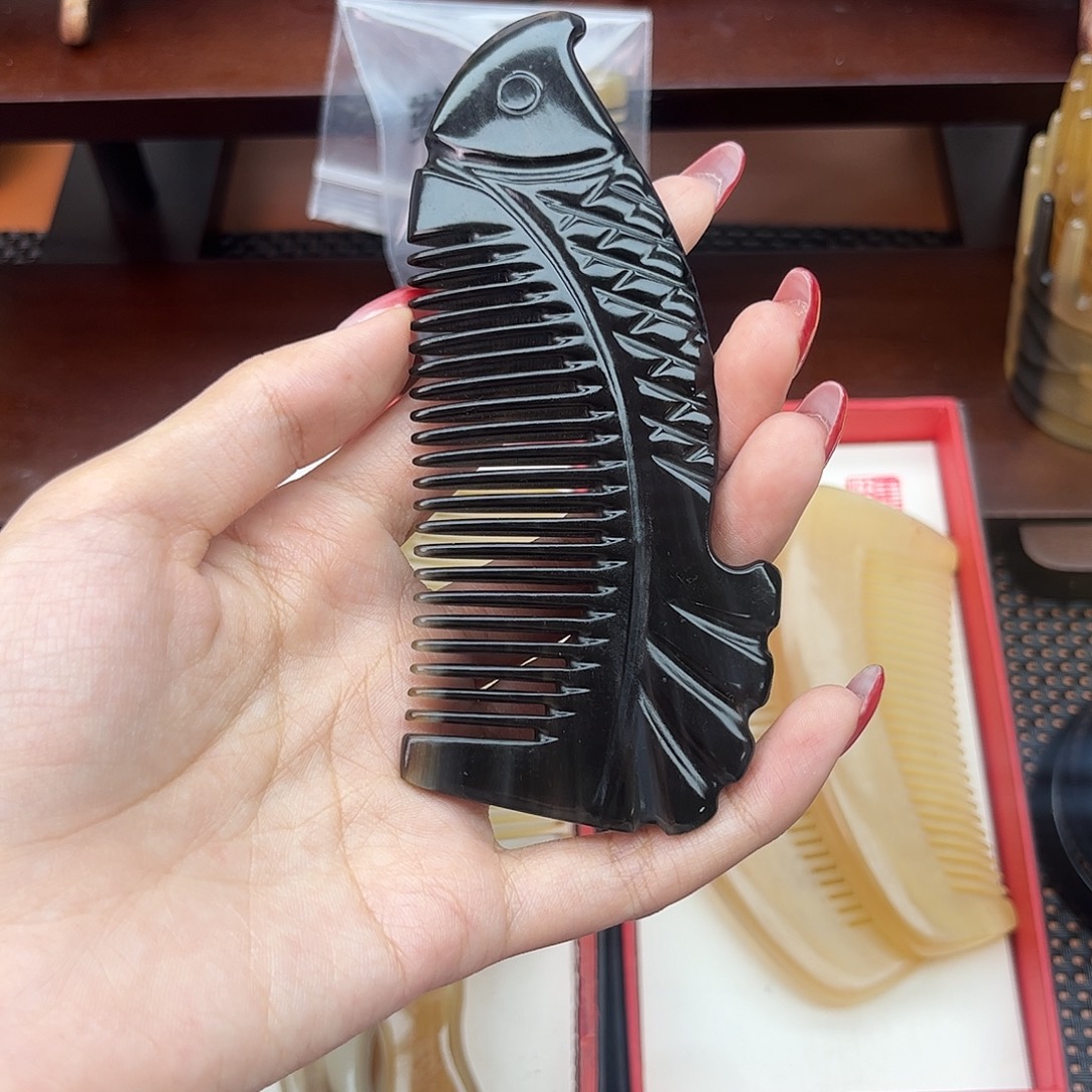 手工制作纯牛角梳子