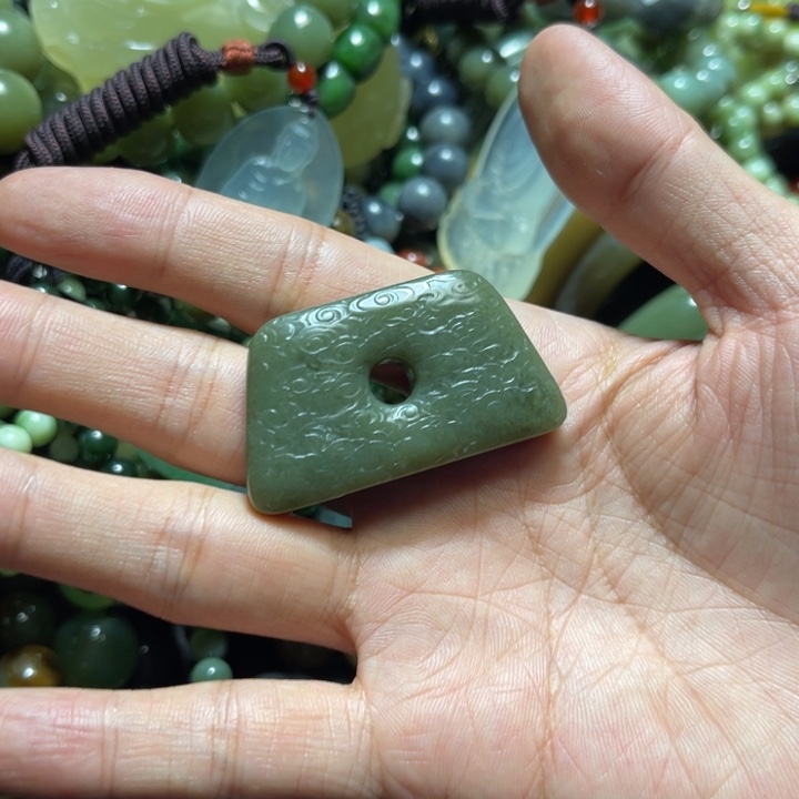 岫岩河磨玉（透闪石质玉）未镶嵌颈饰