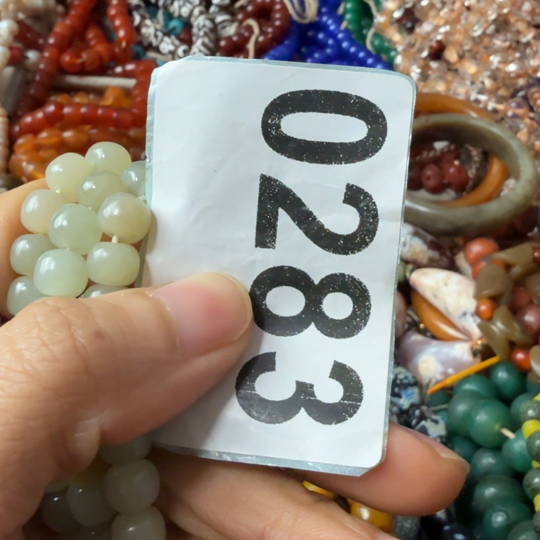 人***态和田玉（糖玉）未镶嵌颈饰