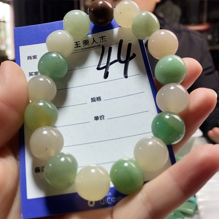 密玉（石英质玉）未镶嵌颈饰